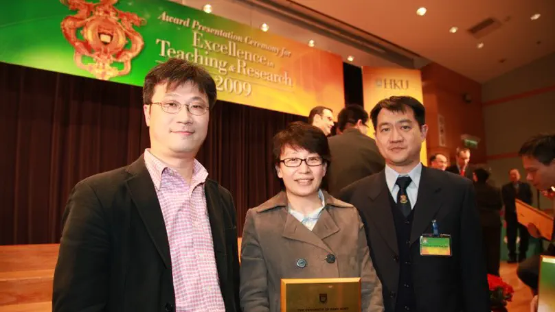 Prof. Barbara Chan, Prof. KY Sze, and Prof. Alfonso Ngan is awarded the Research Output Prize (Faculty of Engineering) 2009
